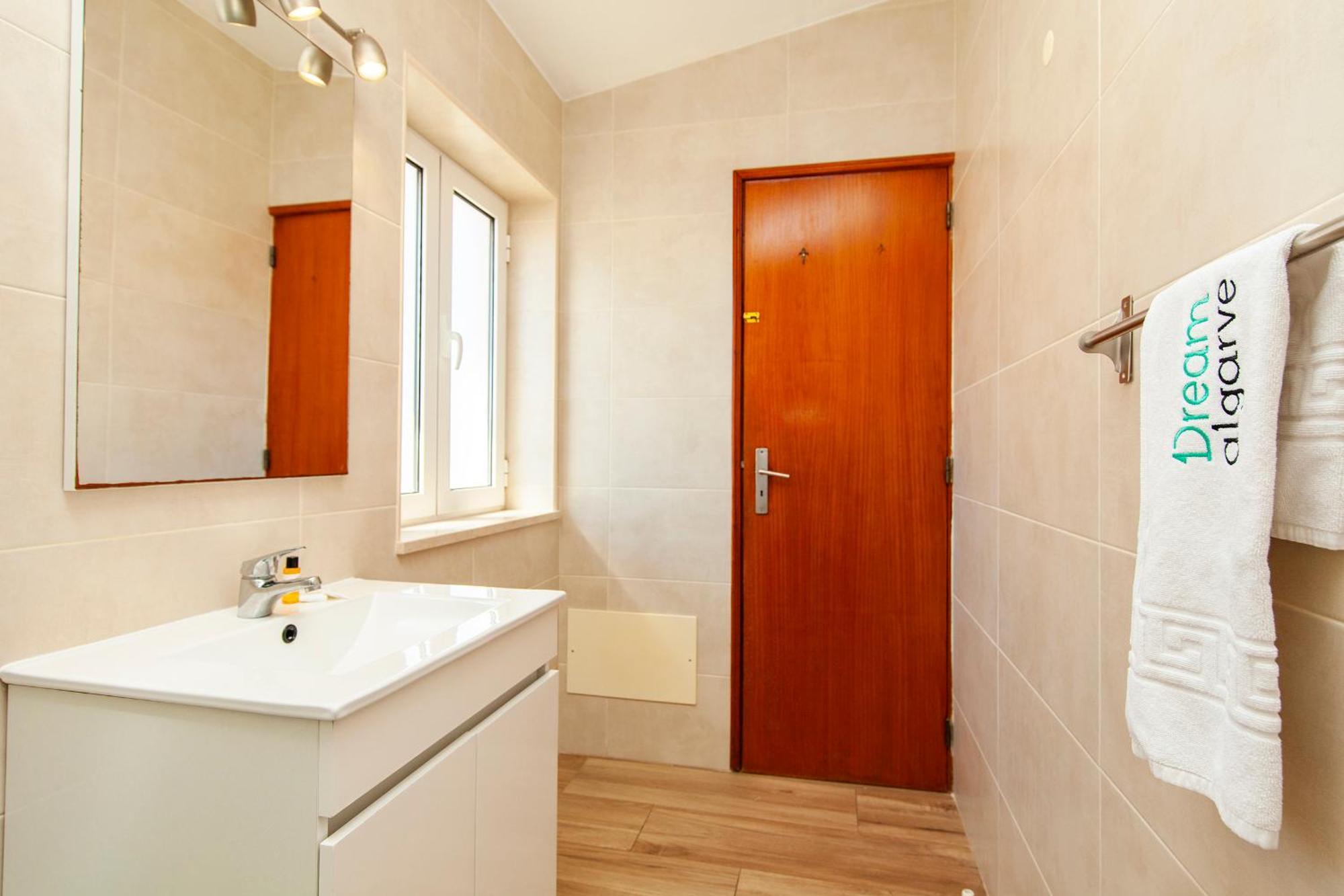 A38 - Rising Sun Top-Floor Flat Lagos Exterior photo